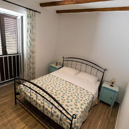 Apartman Hrabric 2 니바이스 외부 사진