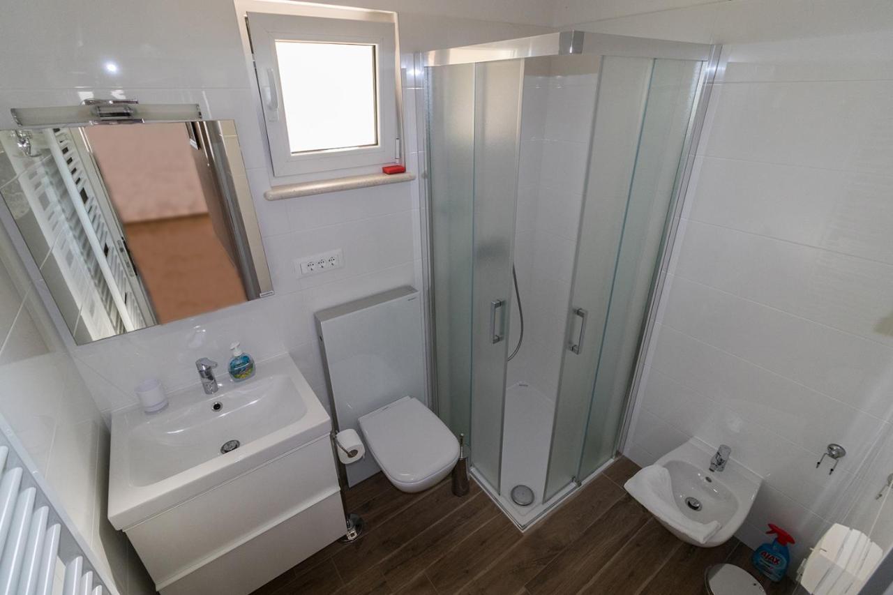 Apartman Hrabric 2 니바이스 외부 사진