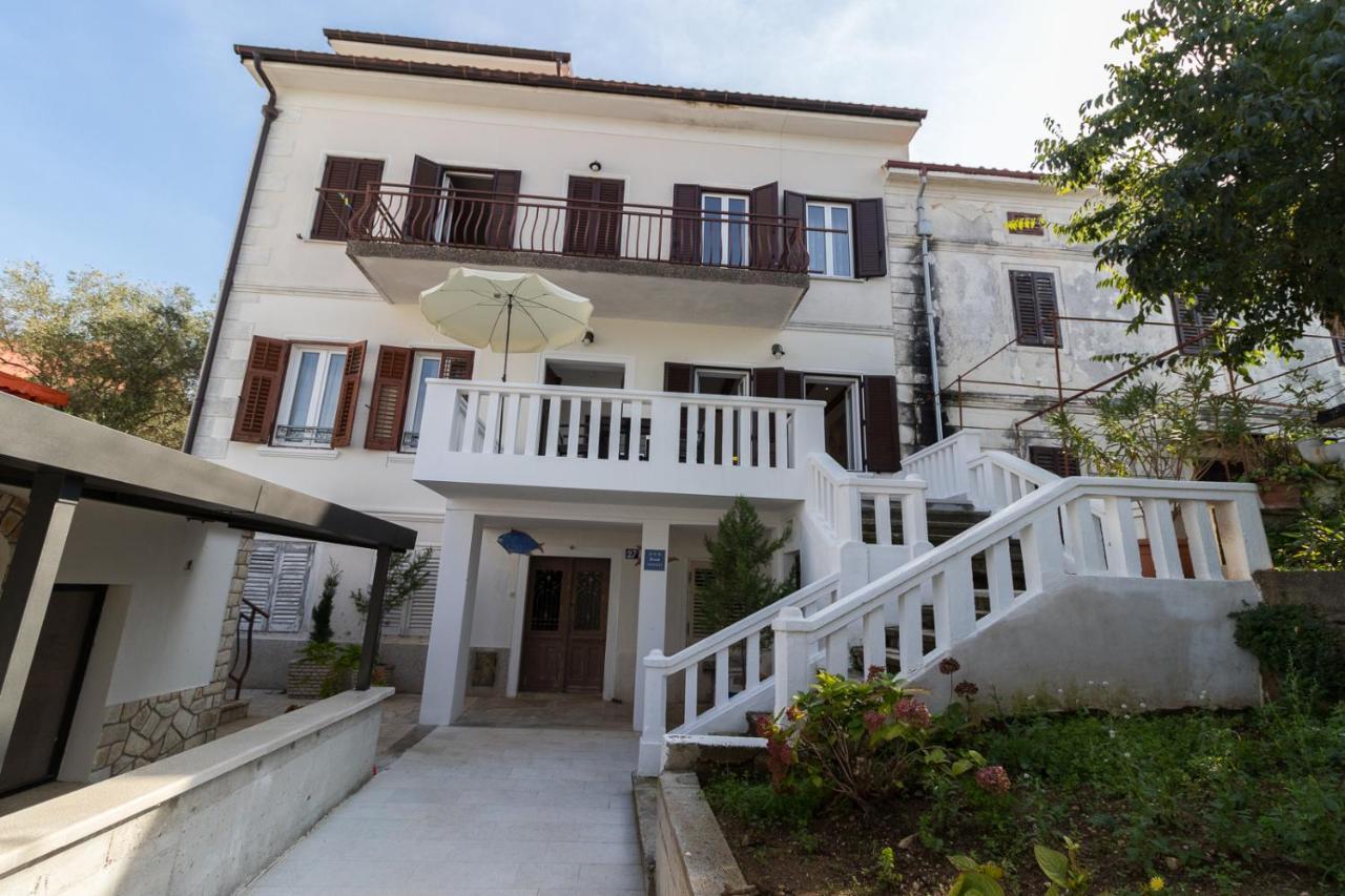 Apartman Hrabric 2 니바이스 외부 사진